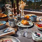 Hotel La Vicha, The Originals Relais Aubais