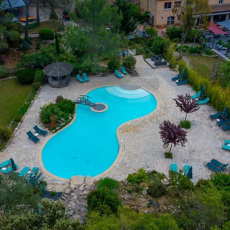 Hotel La Vicha, The Originals Relais Aubais