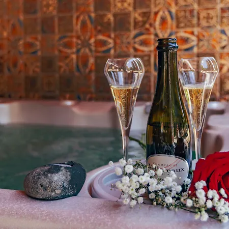 La Vicha, The Originals Relais Aubais